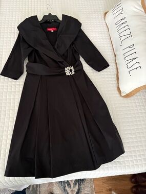 Donna Ricco Black Long-Sleeve Wrap Dress with Decorative Brooch